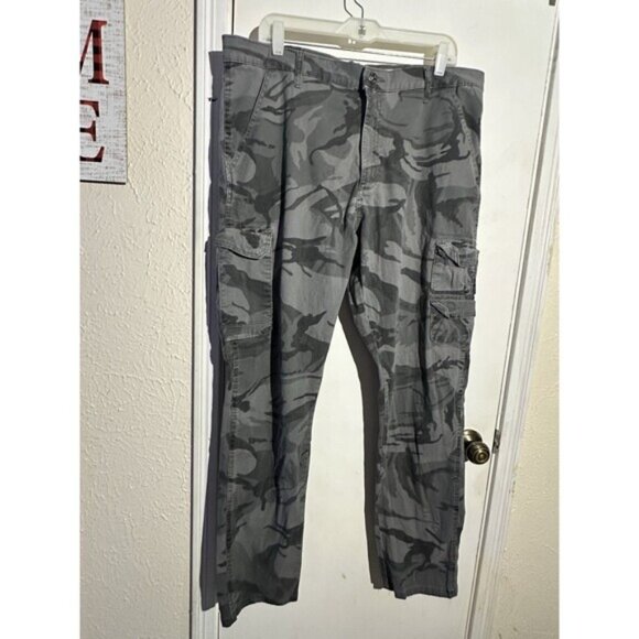 Men's Gray Camouflage Flex Tapered Cargo Pants Size 38/32 - Picture 1 of 7